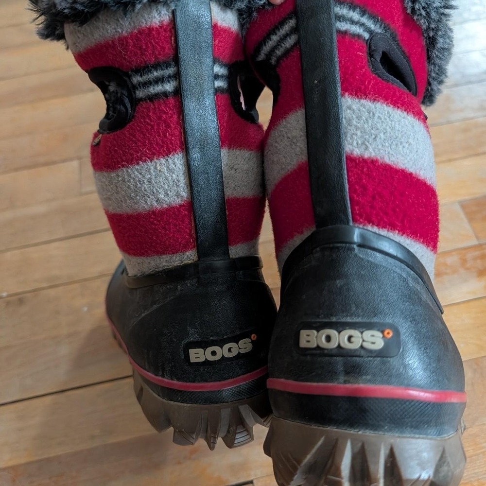 Womens Bogs Black Red Rubber Winter Boots 7 Excellent Waterproof Faux Fur Trim - Picture 3 of 4